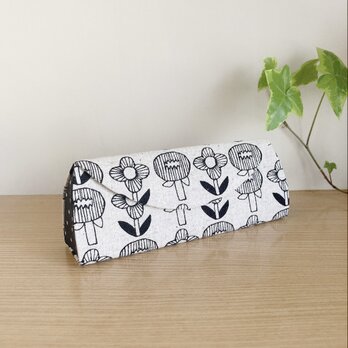 【受注制作】メガネケース（北欧モノトーンフラワー×黒ドット）