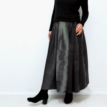 手織り綿絣ロングスカート、ブラックインディゴ、オールシーズンの画像