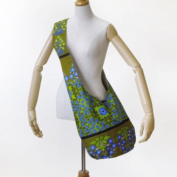 アフリカ布のショルダーバッグ（カンガ）斜めがけ たすき掛け 大きめ ヨガ ピラティスの画像