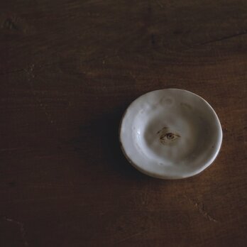 「Rêverie」白昼夢のラウンド豆皿 ORIGINAL SMALL PLATE. (視線 / #1)の画像