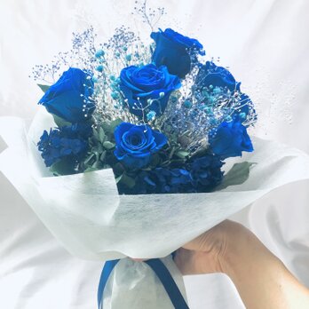 プリザーブドフラワーブルーローズ花束（花束ラッピング）の画像