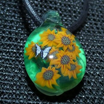 ひまわり咲く、蝶々ＮＯ.7（ガラス、とんぼ玉、向日葵、ネックレス）の画像