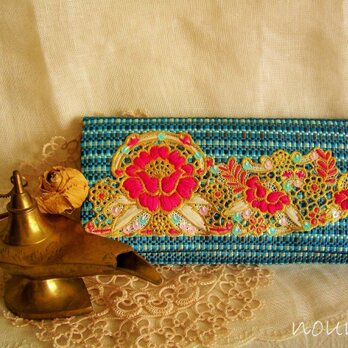embroidery clutch bagの画像