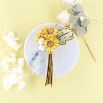Corsage. コサージュ " マーガレットと刺繍のブーケ " | イエロー |の画像
