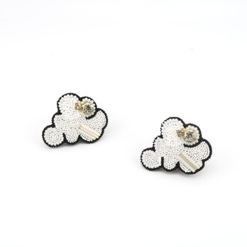 Brooch. ブローチ " もくもく雲 " | 刺繍ブローチ |の画像