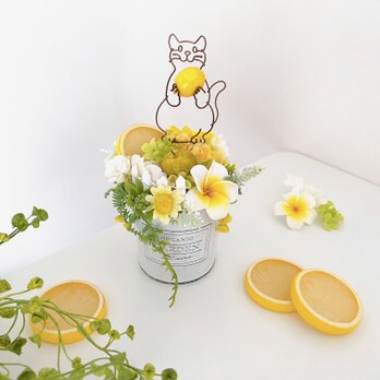 食いしん坊猫のレモンアレンジメント ホワイトの画像