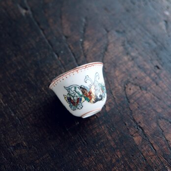 カラフルな蝶々尽くし◆中国産　赤絵金彩小ぶり猪口　茶杯　煎茶　茶器　器　チャイナレトロ　の画像