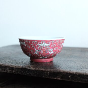 花と漢字と蝙蝠◆中国景徳鎮　色絵飯碗　シノワズリ　ピンク　ポップ　の画像
