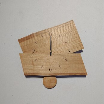 振り子時計 　～クリ材･２枚合わせ･横型･数字と葉っぱ～の画像