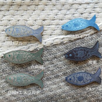 ◇刺繍ヘアバレッタ　”魚”（革）※６色展開の画像
