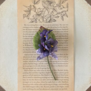 〈染め花〉スミレとくしゅくしゅリボンのコサージュ(濃パープル)の画像