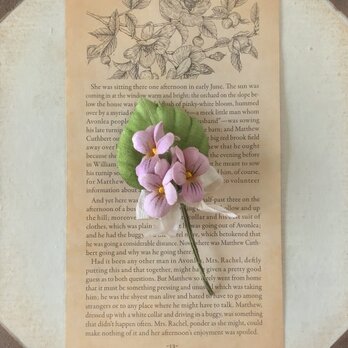 〈染め花〉スミレとくしゅくしゅリボンのコサージュ(ピンク)の画像