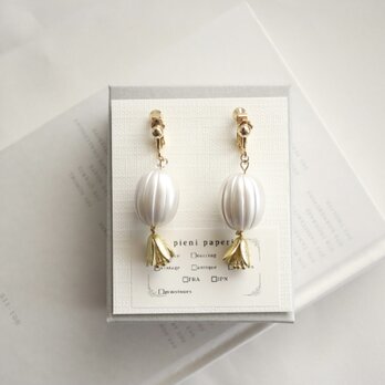vintage oval pierce , French flowerの画像