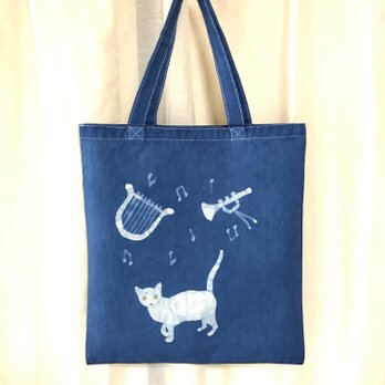 ロウケツ染　藍染め手提げ　猫と楽器の画像