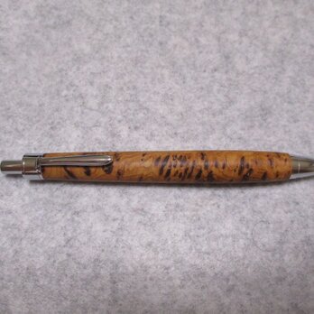 屋久杉　泡瘤　椿油仕上げ　ワンピースタイプの木軸ボールペン　希少材の画像
