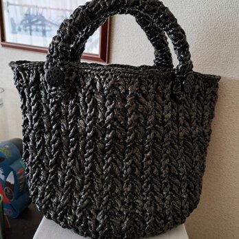 黒いかぎ編みバッグの画像