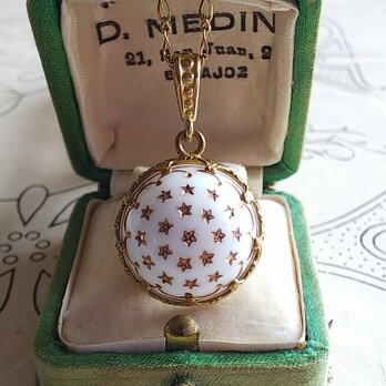 ヴィンテージ　星いっぱいのGlassボタン･美しい装飾　ネックレスの画像