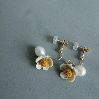pearl & small flower　ⅱ（イヤリング）の画像
