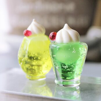 ガラスの喫茶「クリームソーダ」ガラスの置き飾り　ミニチュアサイズ②の画像