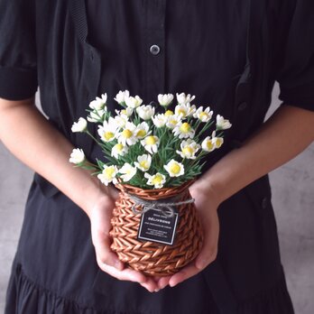 ◆粘土のお花◆　カモミール　バスケット（籠）K843の画像