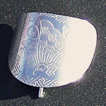 オーダーメイド　ポニーフック　地紋　紗綾形　彫金　家紋　ステンレス製の画像