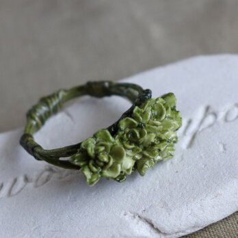 グリーンの小花を寄せ集めた花冠の指輪　　「Anne　アン」の画像