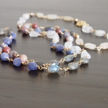　Pale tone necklace