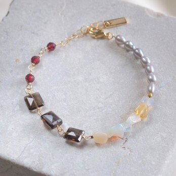 Opal bracelet：天然石オパールブレスレット 淡水グレーパール×スモーキークォーツ×ガーネットの画像