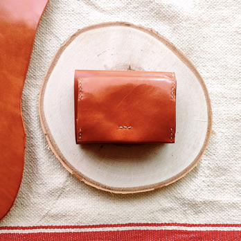 【国産ヌメ革】身軽にキマる♪手縫いの三つ折り財布（革/ミニ財布/コンパクト/メンズ/レディース）オレンジキャメルの画像