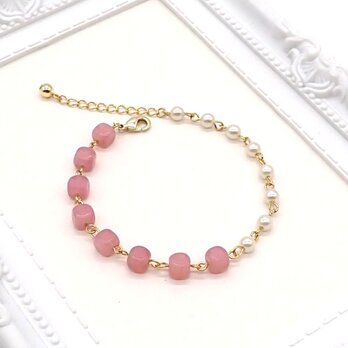 キューブビーズとパールのバイカラーブレスレット