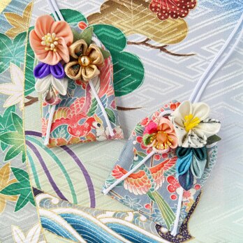 （草花鳳凰）元巫女が作る花のお守り袋の画像
