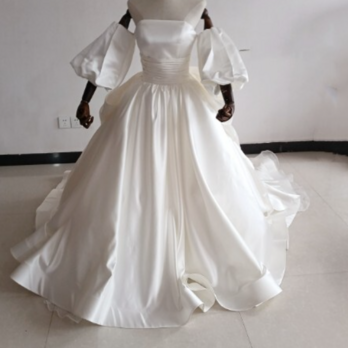 人気上昇！ウエディングドレス ホワイト パールアイボリー ベアトップ バックリボン、取り外し袖の画像