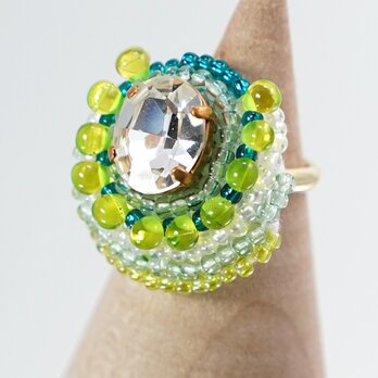 スカーフ留めにも おしゃべりな指輪178 フリーサイズ　ビーズ刺繍のリング　グリーン ビジュー　おおぶりリングの画像