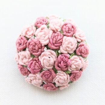ピンクのバラ　刺繍ブローチの画像