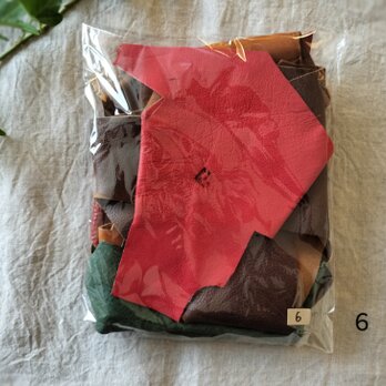 【送料込】革のハギレセット６　牛ヌメ革　ピッグスキンレザー　カラフルの画像