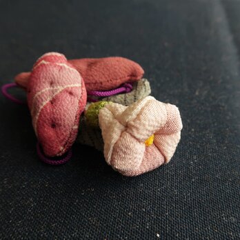 小さな花と実　　縮緬細工　　サツマイモ＃２の画像