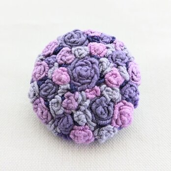紫色のバラ　刺繍ブローチの画像