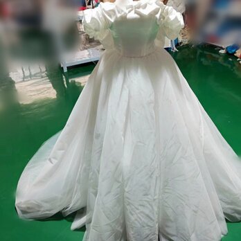 美品！ホワイト ウエディングドレス オフショルダー/ 2次会 前撮り 花嫁 挙式の画像