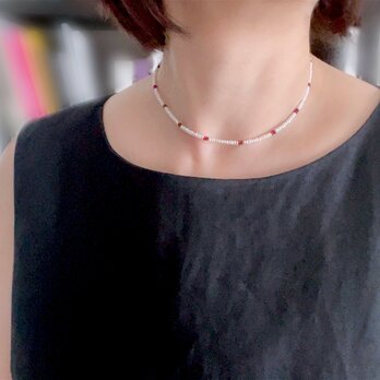 小粒ケシパールとルビーを使ったチョーカーネックレス　K14gfの画像