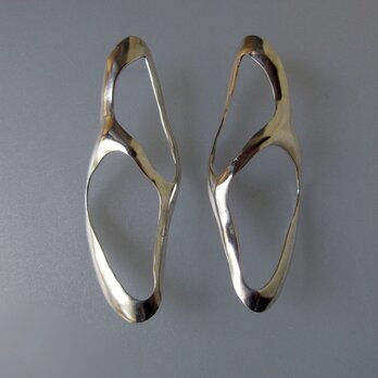 6.5㎝。存在感たっぷりのシルバーピアス