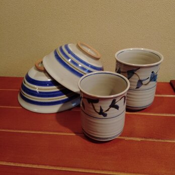 縞のお茶碗と草模様のお湯飲み　夫婦茶碗セットの画像