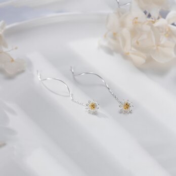 ピアス 菊 フラワー チェーン 揺れるの画像