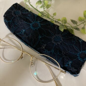 ハンドメイド黒マーガレット刺繍メガネケーススリムタイプ花刺繍柄の画像