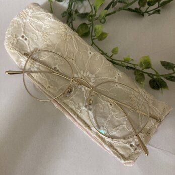 ハンドメイドアイボリーマーガレット刺繍メガネケーススリムタイプ花刺繍柄の画像