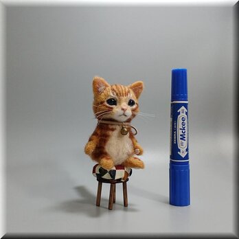 羊毛フェルト　猫　お座り茶トラ猫ちゃん　チャトラ　ねこ　ネコ　猫フィギュアの画像