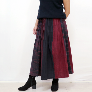 再販☆手織り綿絣ピンタックロングスカート、ブラック＆レッド、オールシーズンの画像