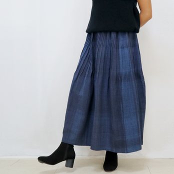 再販☆手織り綿絣ピンタックロングスカート、インディゴ＆インディゴ、オールシーズンの画像