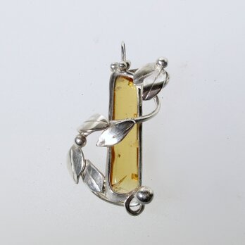 黄水晶(シトリン)　葉っぱのペンダントトップの画像