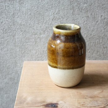 掛分け花瓶（茶白/小）の画像