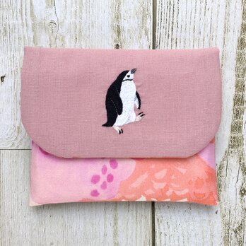 ぽんやりヒゲペンギンの刺繍ポケットティッシュケースの画像